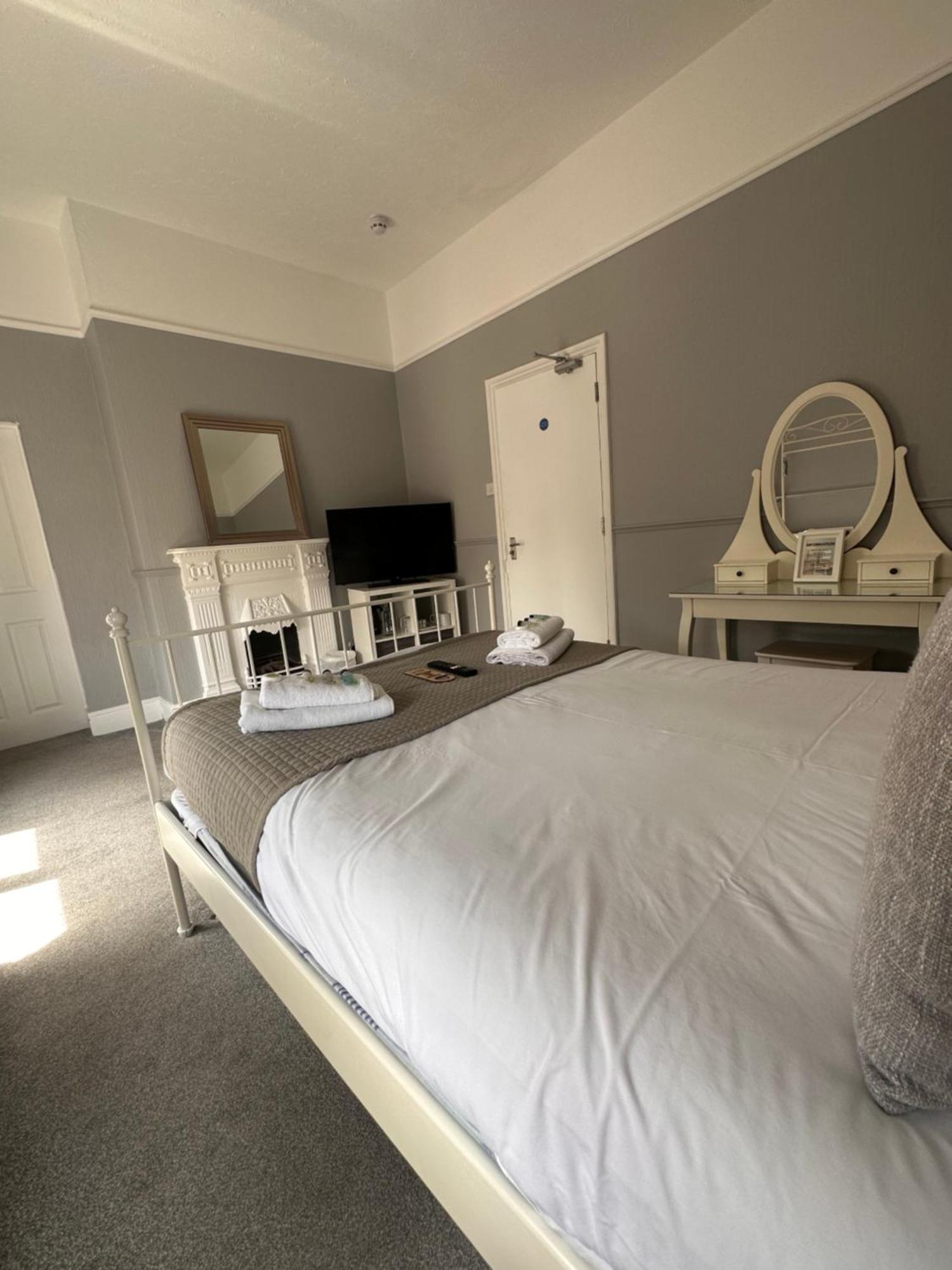 The Six Bells Bed & Breakfast Rochester  Luaran gambar